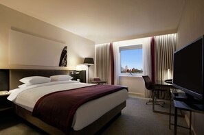 Superior Room, 1 King Bed | Egyptian cotton sheets, premium bedding, in-room safe, desk - Hilton London Angel Islington (London)