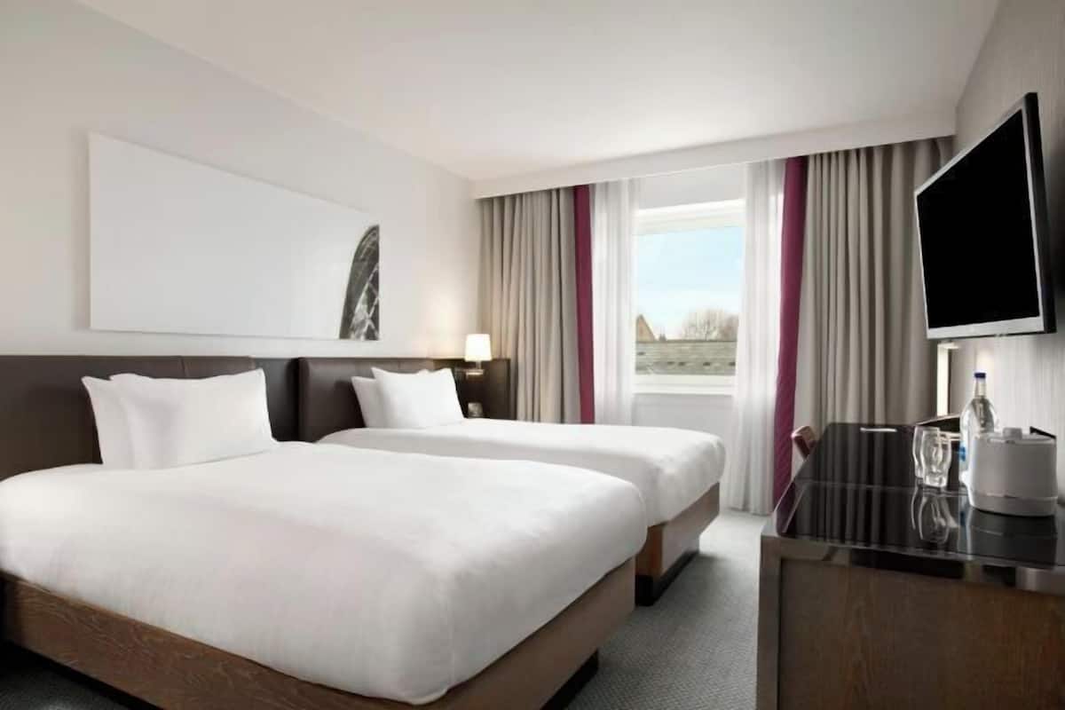 1 bedroom, Egyptian cotton sheets, premium bedding, in-room safe
