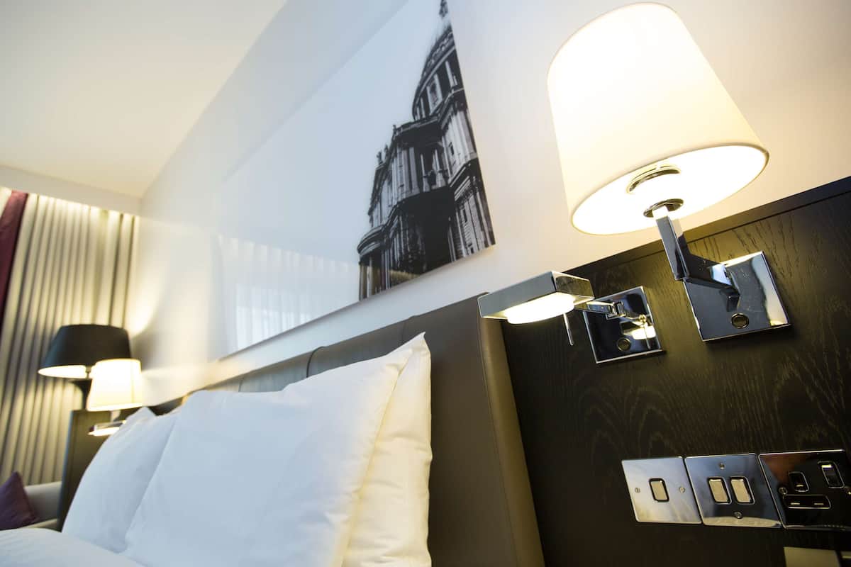 1 bedroom, Egyptian cotton sheets, premium bedding, in-room safe