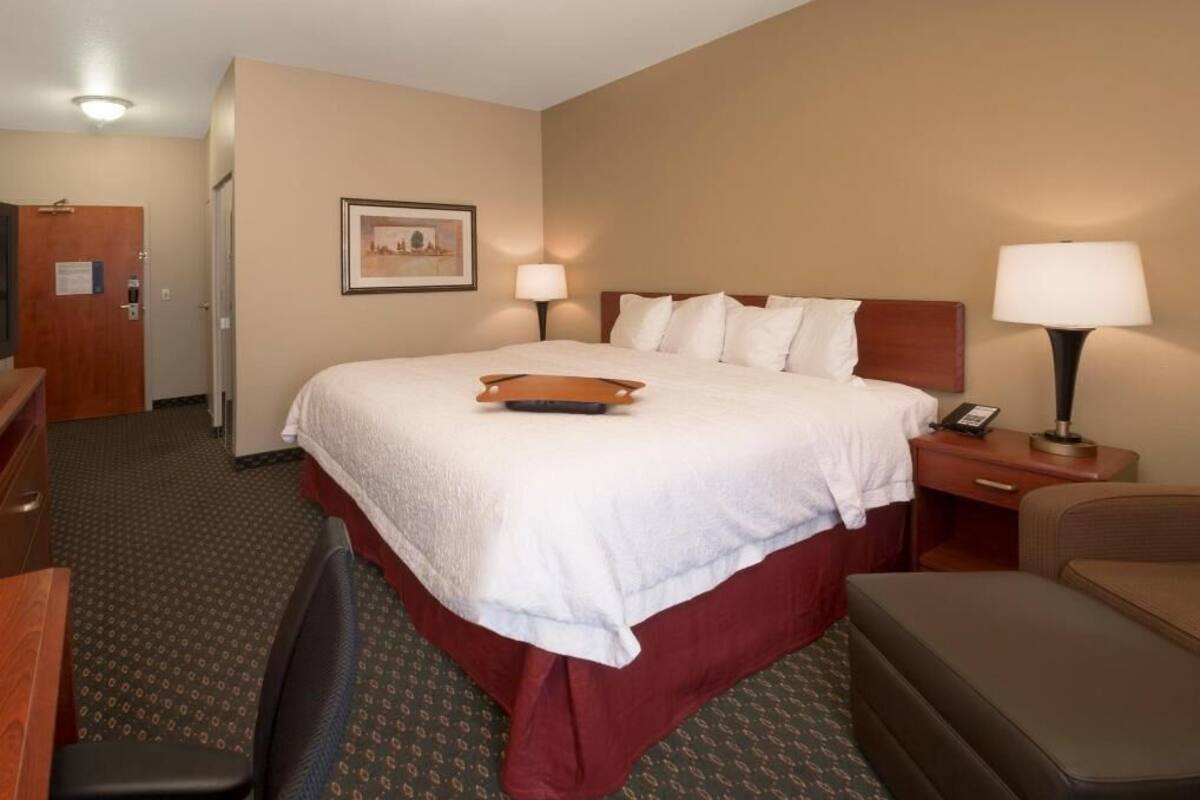 Premium bedding, pillowtop beds, in-room safe, individually decorated