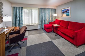 1 King-Bett, Nichtraucher, Barrierefrei | Wohnbereich | 37-Zoll-LCD-Fernseher mit Satellitenempfang, Fernseher, Pay-TV