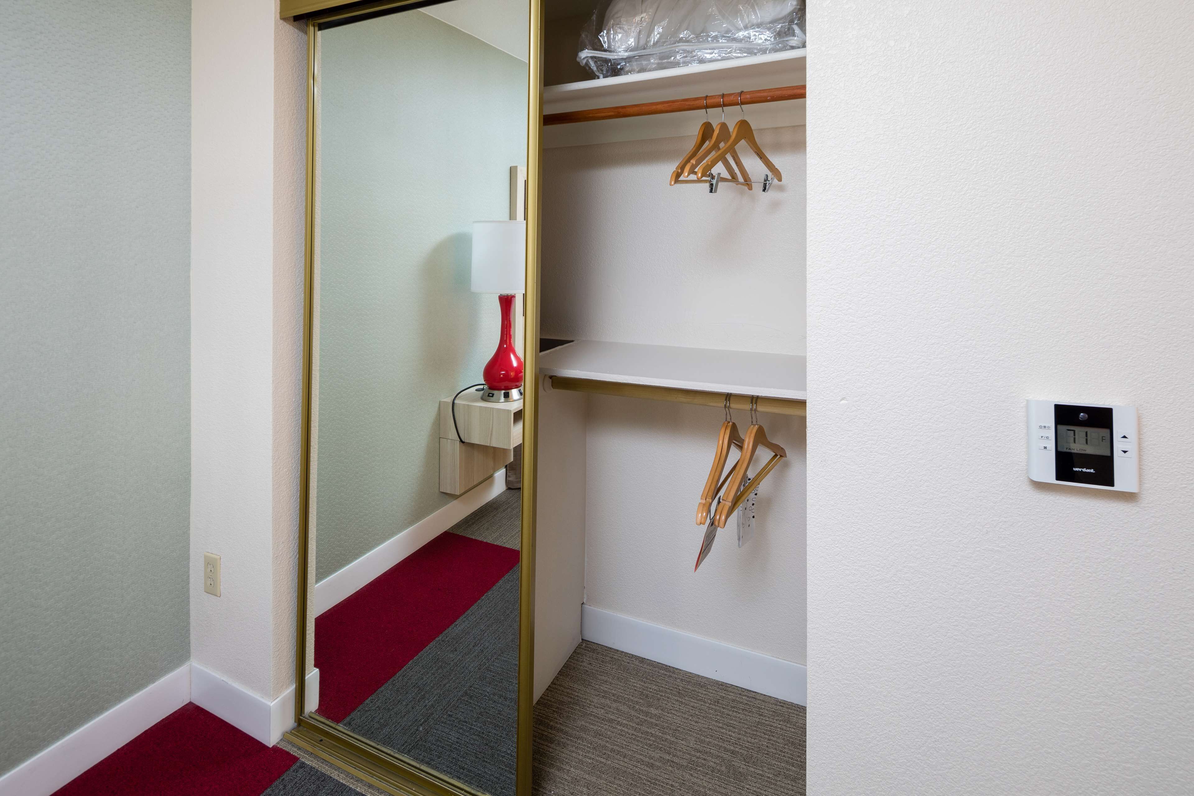 Photo - Hampton Inn San Francisco Airport