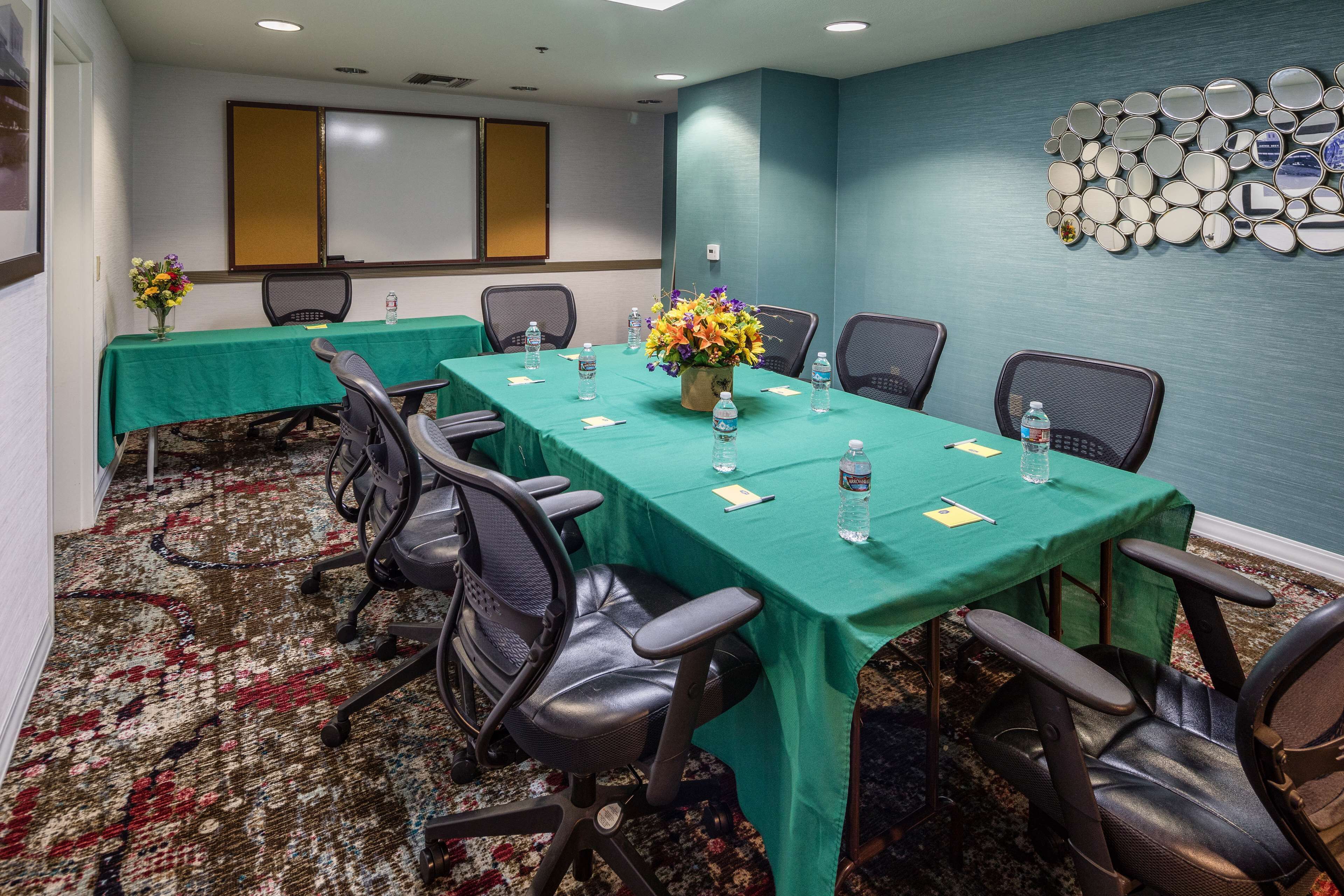 Photo - Hampton Inn San Francisco Airport