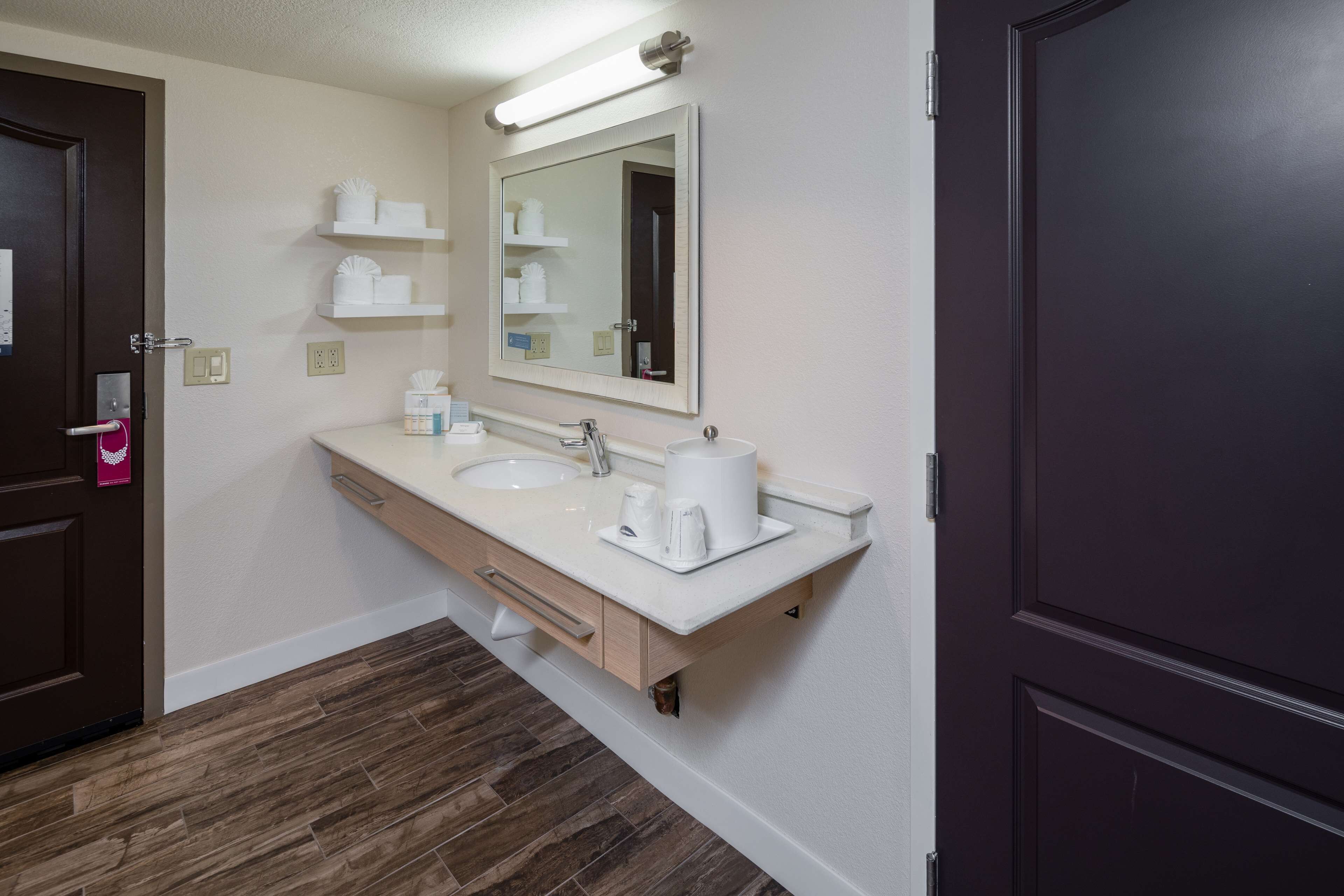 Photo - Hampton Inn San Francisco Airport