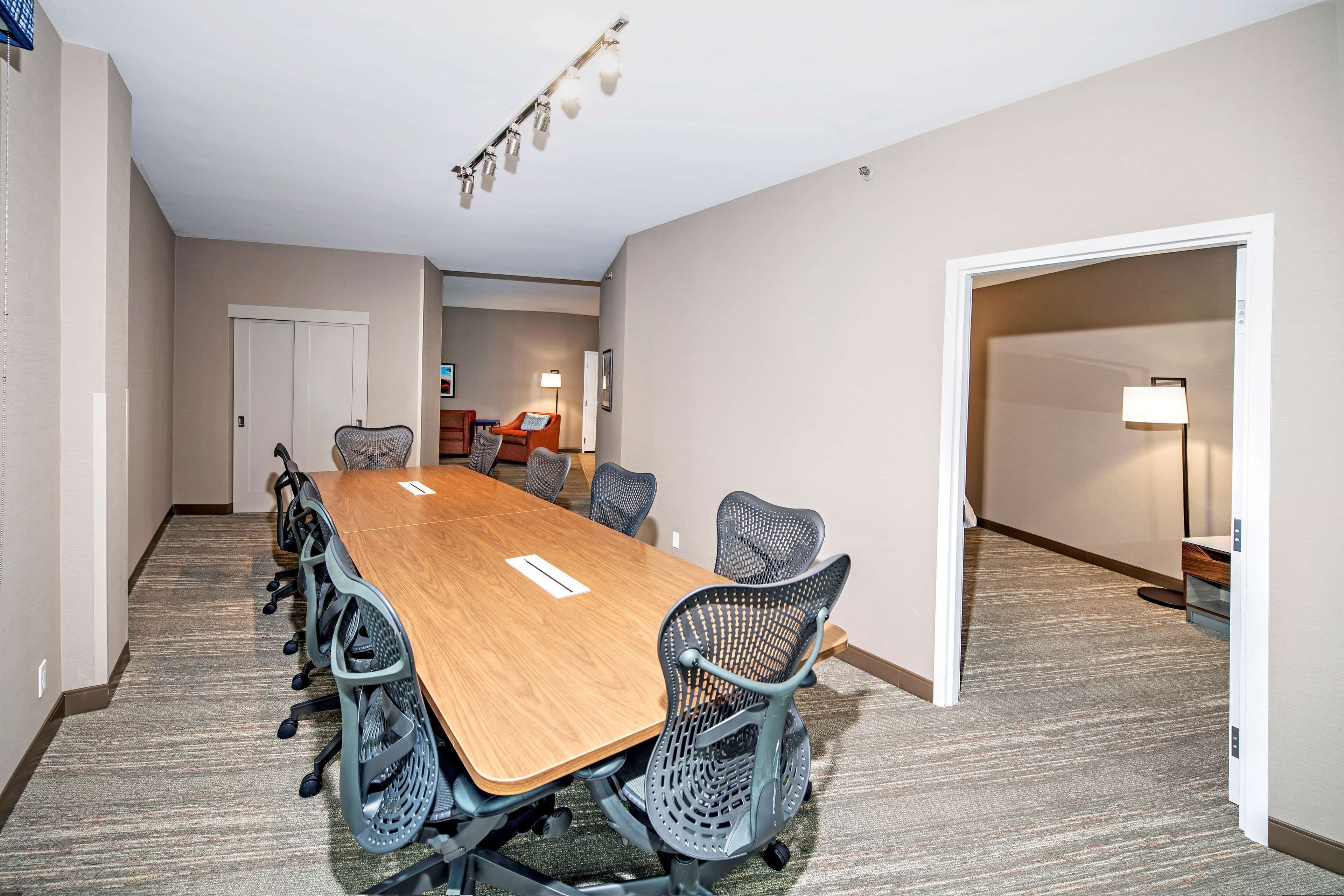 room, 1 king bed, non smoking | premium bedding, desk, blackout curtains, iron/ironing board