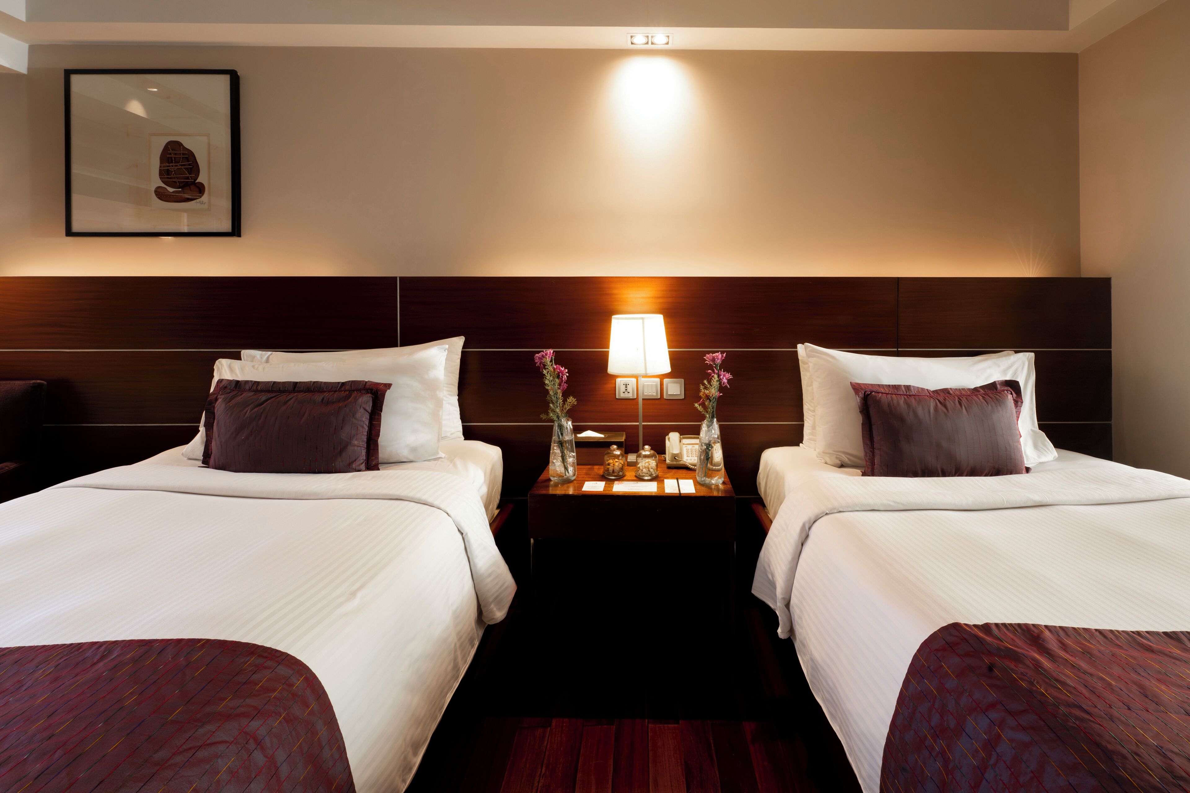 Premier Rooms Twin | Premium bedding, down comforters, Select Comfort beds, minibar