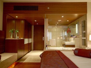 Premier Rooms King | Premium bedding, down comforters, Select Comfort beds, minibar - The LaLiT New Delhi (New Delhi)