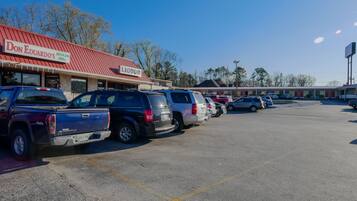 ランチ、ディナーに営業 (メキシコ料理)