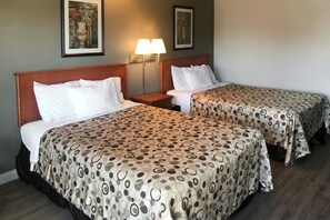 Desk, free WiFi, bed sheets - Rodeway Inn Ontario Airport Mills (Ontario)