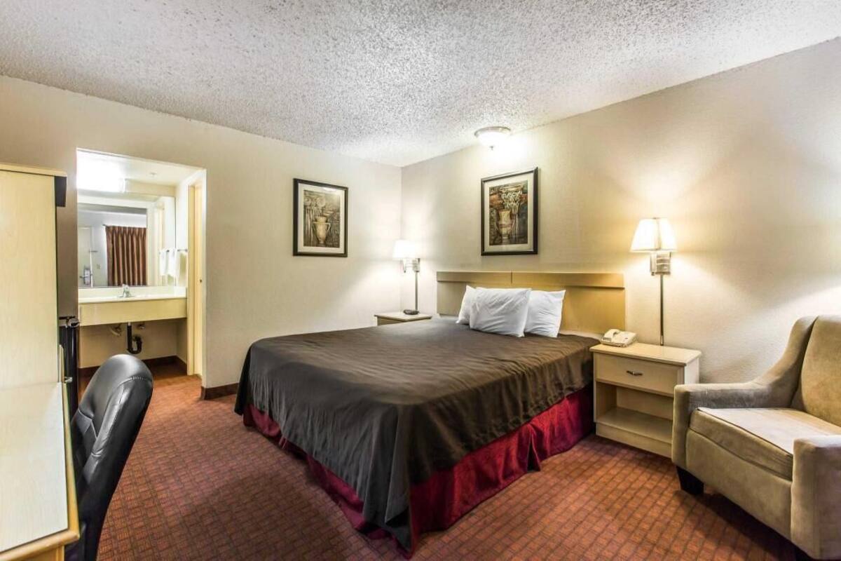 Desk, free WiFi, bed sheets