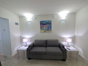 Standard Room, 1 Bedroom | Living area | Flat-screen TV