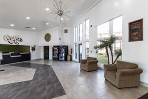 Lobby - Studio 6 Arlington, TX (Arlington)