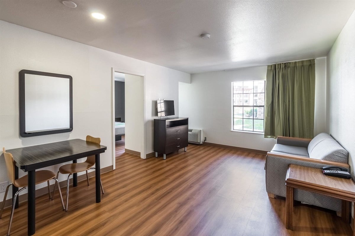 Desk, free WiFi, bed sheets