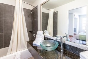 Towels - Studio 6 Arlington, TX (Arlington)