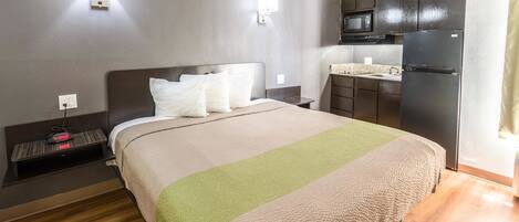 Escritorio, wifi gratis, ropa de cama