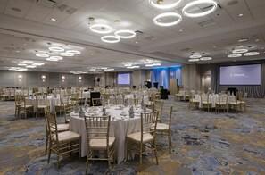 Ballroom - DoubleTree by Hilton Hotel West Edmonton (Edmonton)
