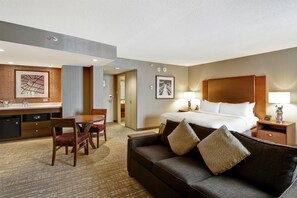 Suite Junior, 1 très grand lit | Minibar