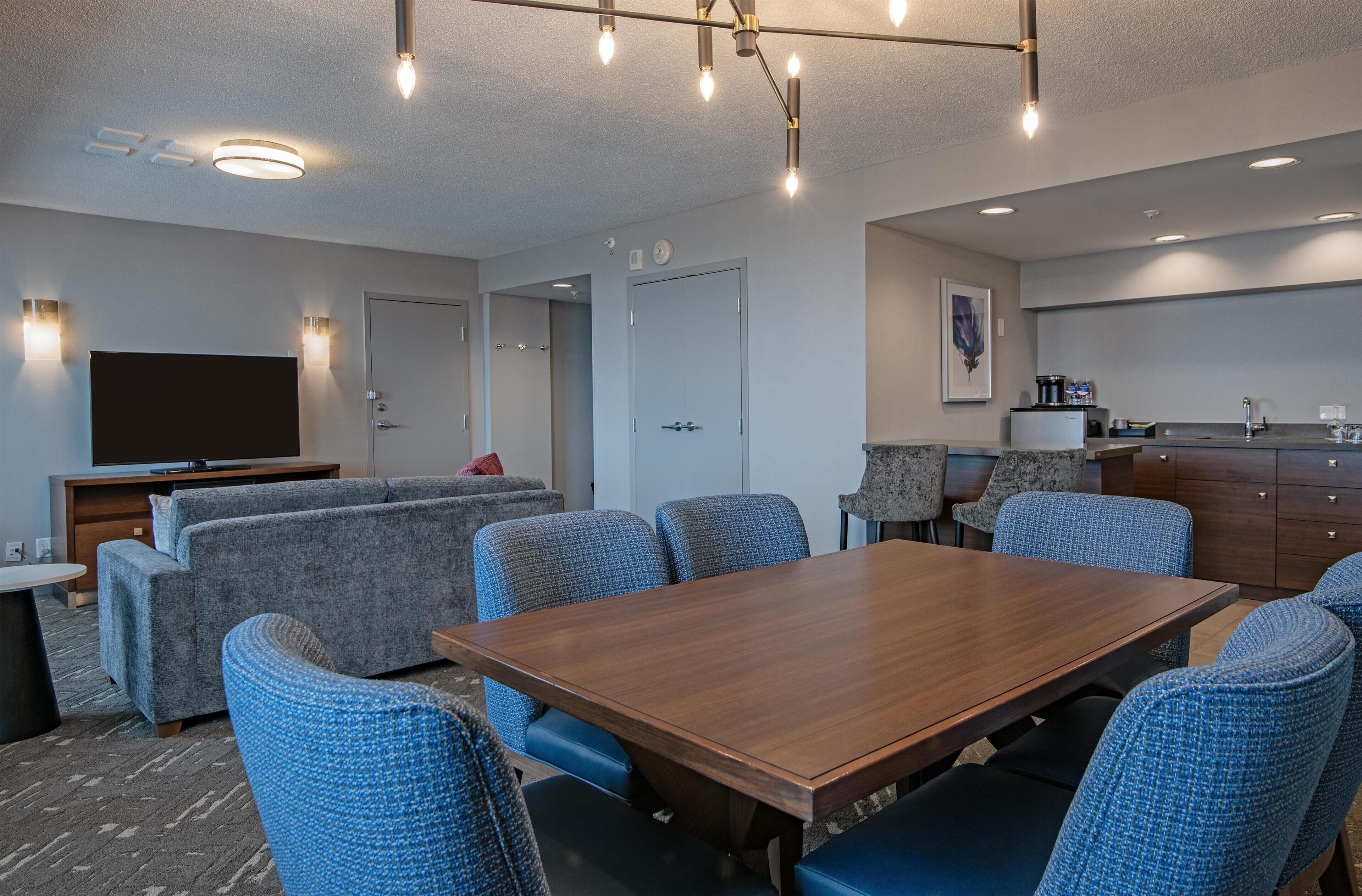 Photo - DoubleTree by Hilton Hotel West Edmonton