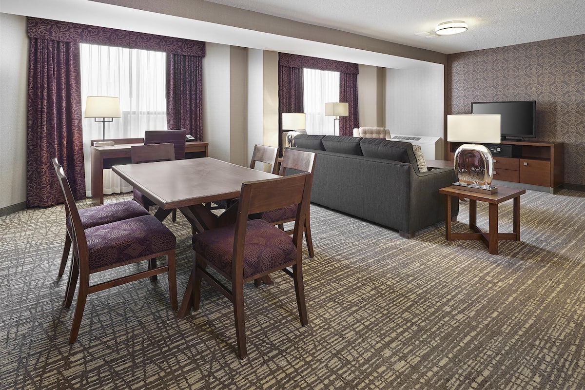 Presidential Suite, 1 King Bed | Living area