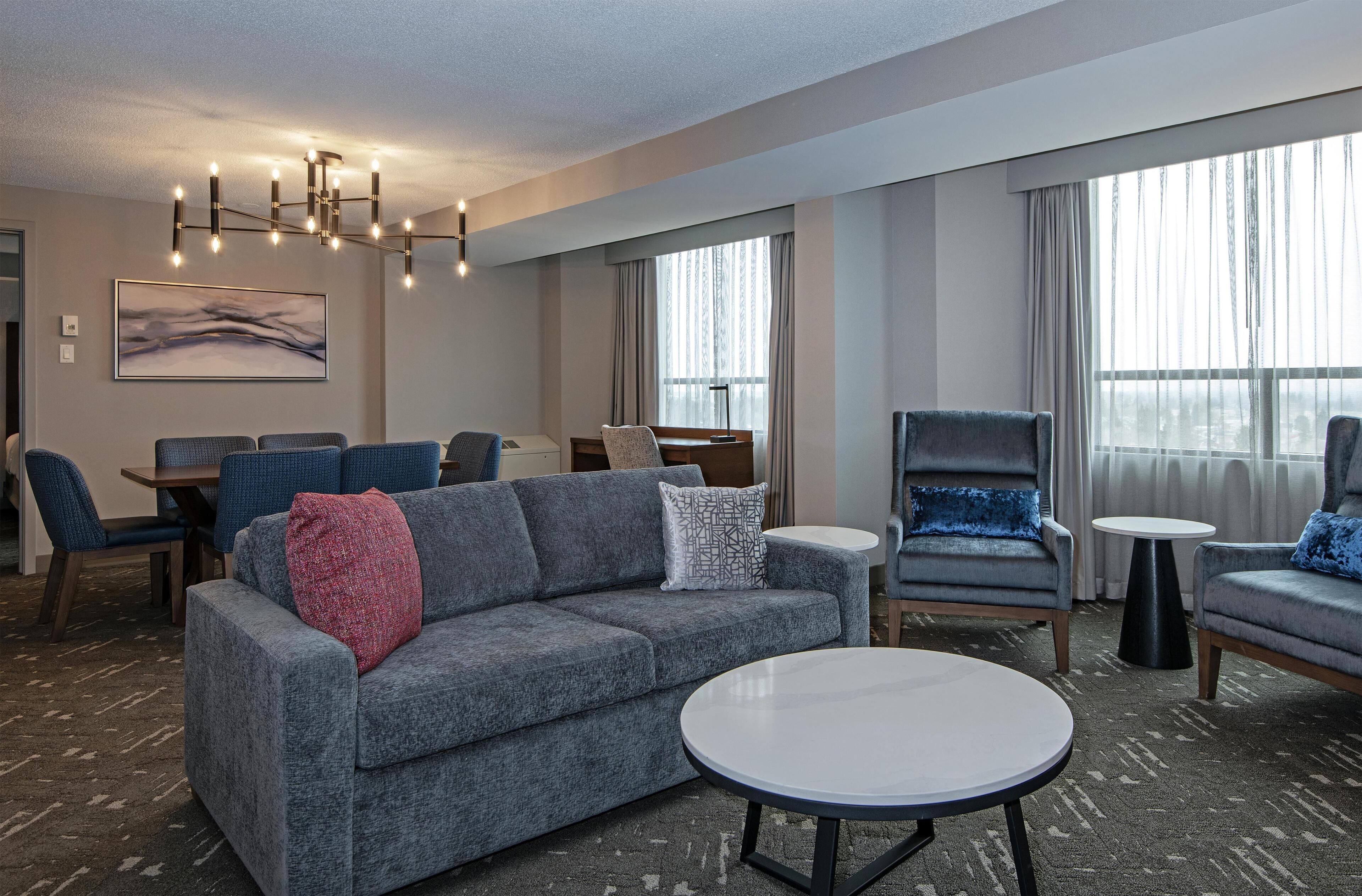 Photo - DoubleTree by Hilton Hotel West Edmonton