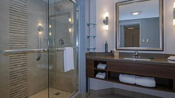 Suite, 1 King Bed with Sofa bed, Non Smoking | Bathroom