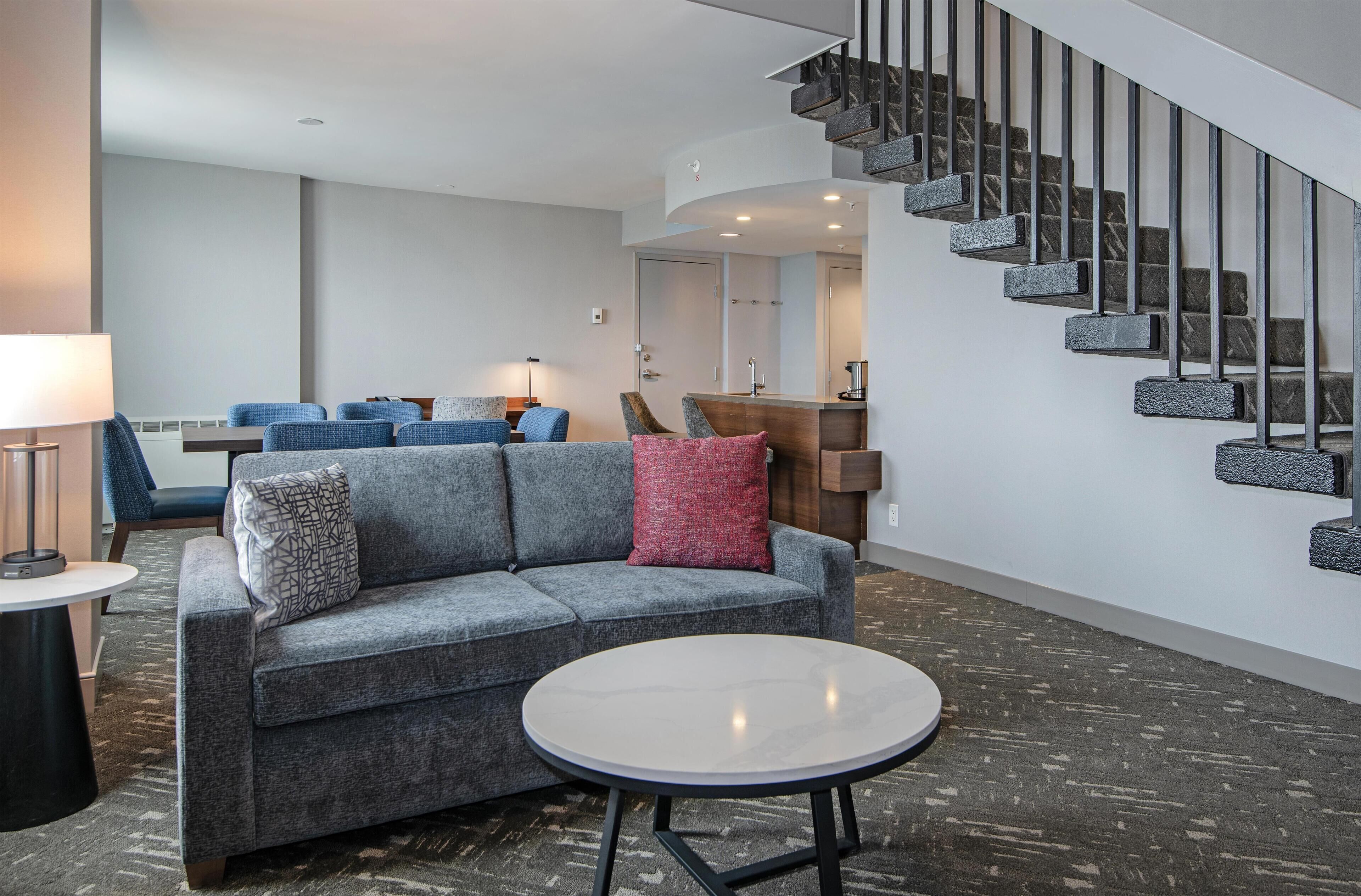 Photo - DoubleTree by Hilton Hotel West Edmonton