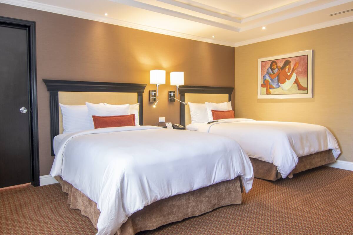 Down duvets, in-room safe, desk, blackout curtains