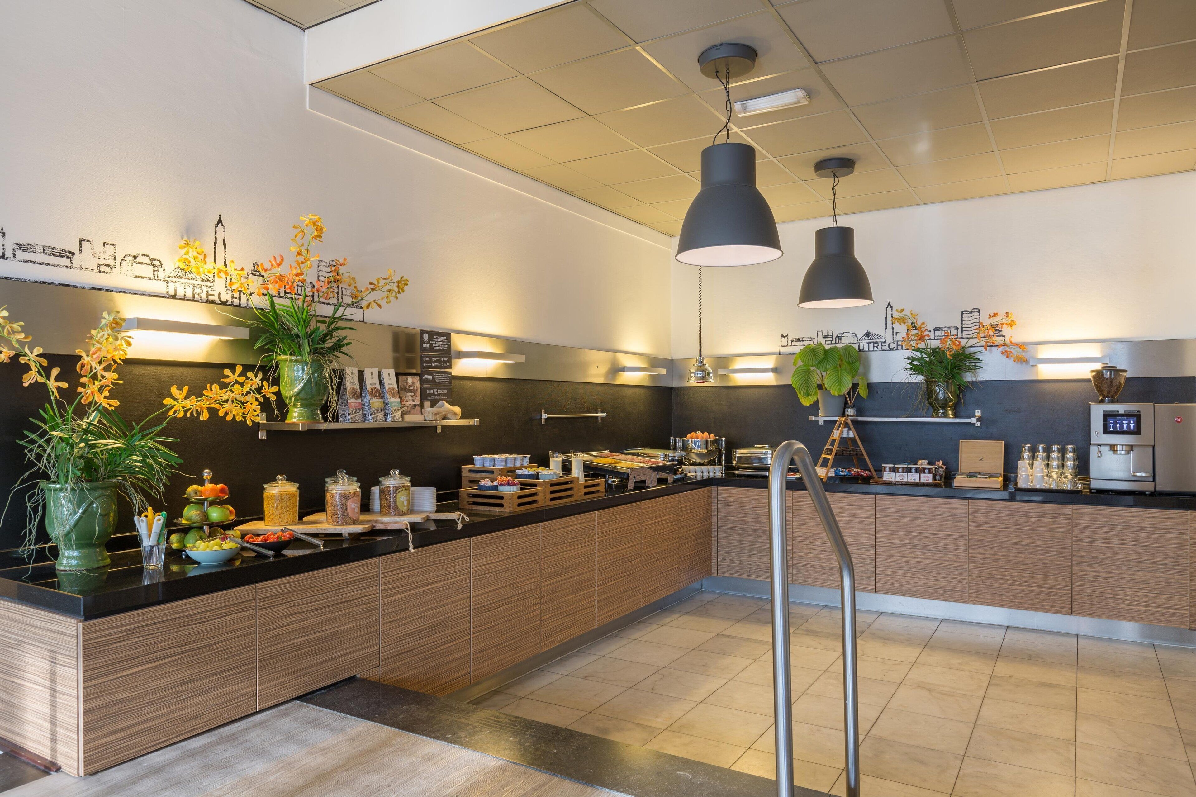 Frokostbuffé hver dag (EUR 25 per person)