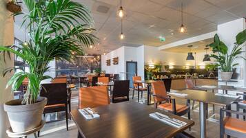 Frokostbuffé hver dag (EUR 25 per person)