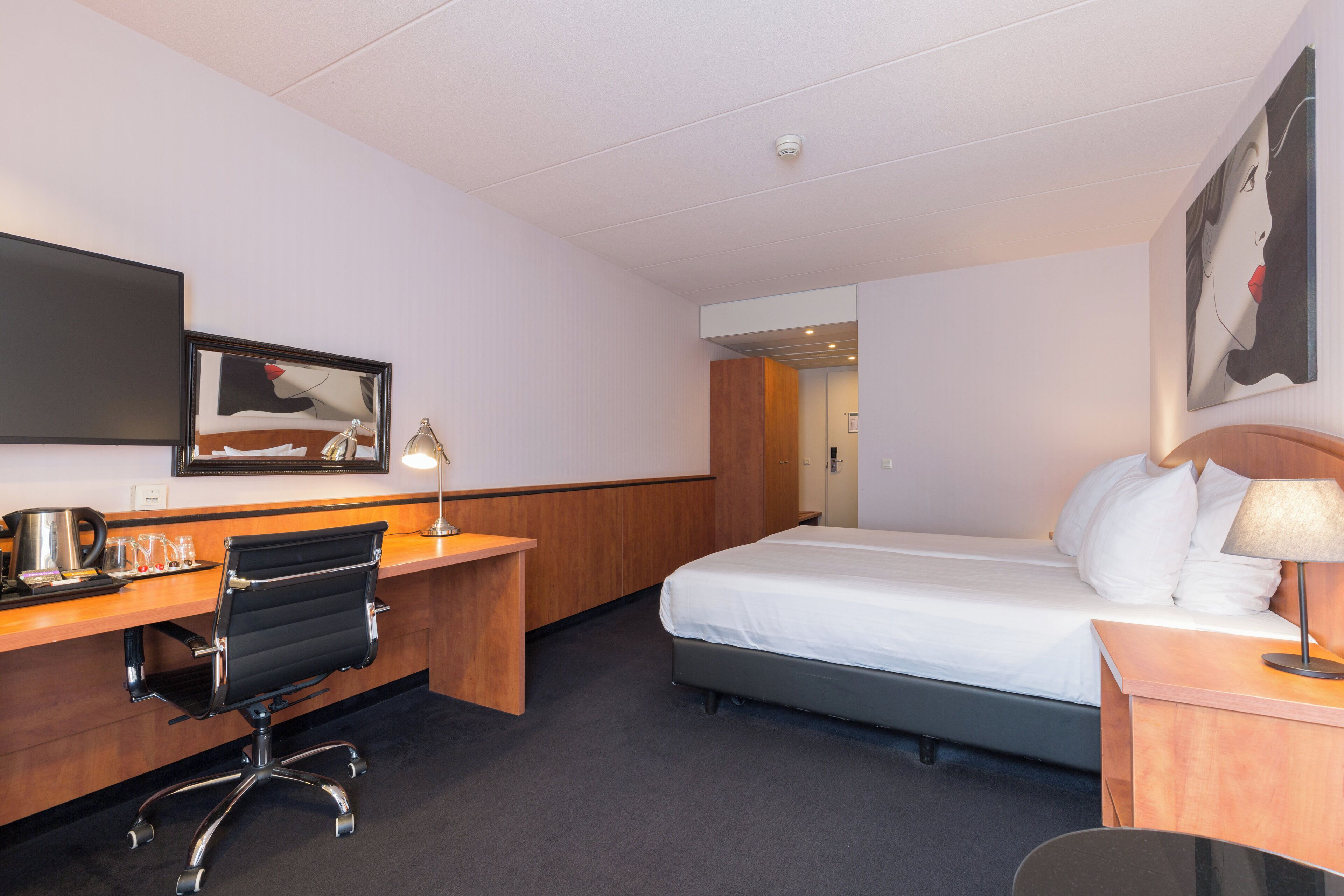 Double or Twin Room, Non Smoking | In-room safe, desk, laptop workspace, free WiFi