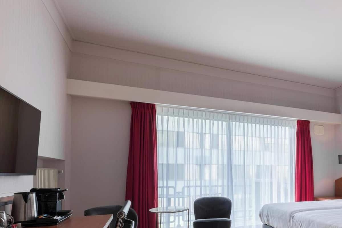 Firemannsrom – standard | Safe på rommet, skrivebord og skrivebord for bærbar PC