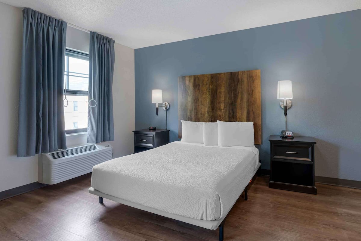 Desk, blackout drapes, iron/ironing board, free WiFi