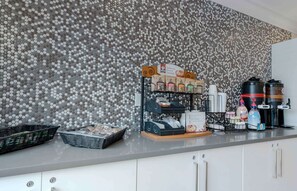 Café da manhã para viagem grátis todos os dias