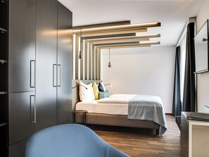 Hochwertige Bettwaren, Minibar, Zimmersafe, Schreibtisch