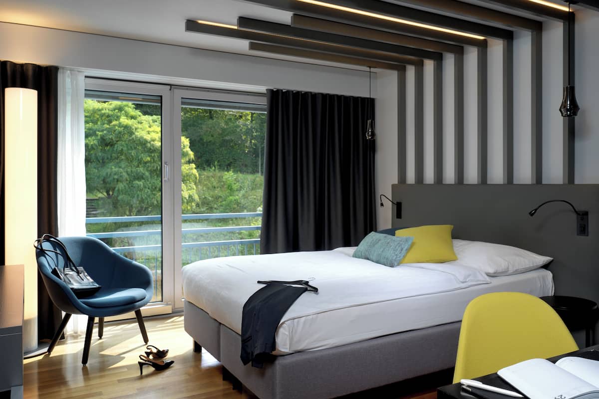 1 bedroom, premium bedding, minibar, in-room safe