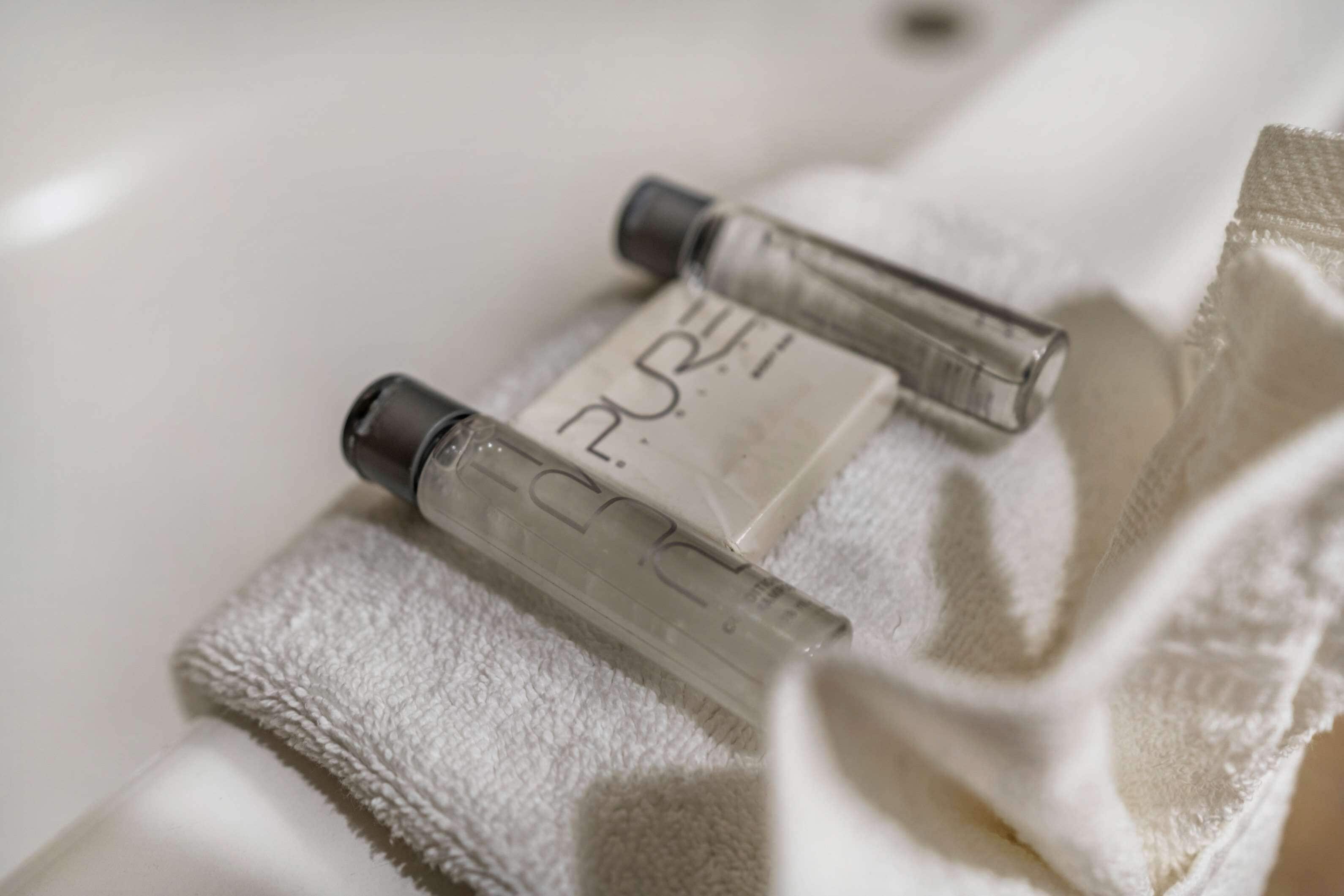 signature room, 1 queen bed | room amenity