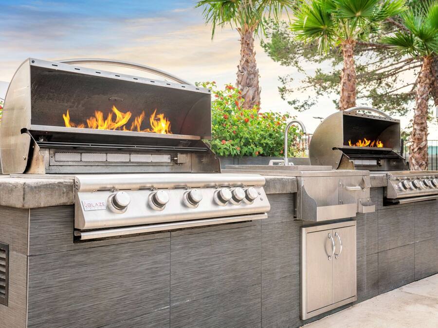 Bar (trong khuôn viên)