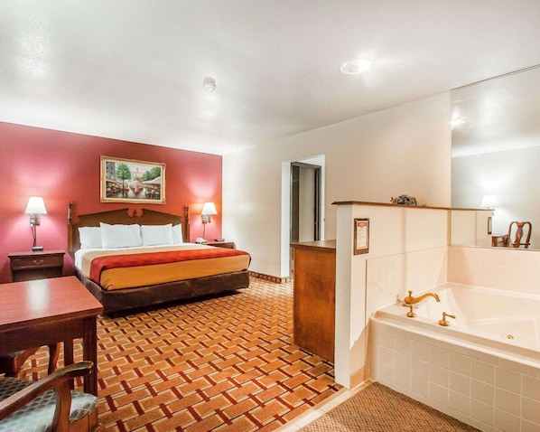 Työpöytä, silitysrauta/-lauta, ilmainen Wi-Fi, vuodevaatteet