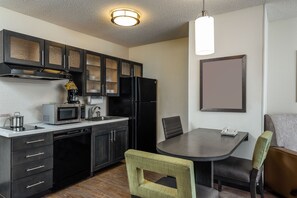 Full-sized fridge, microwave, stovetop, dishwasher