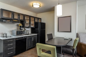 Full-sized fridge, microwave, stovetop, dishwasher