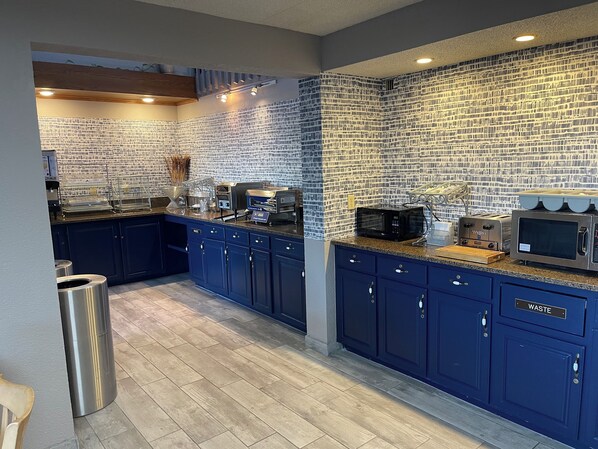 Free daily buffet breakfast 