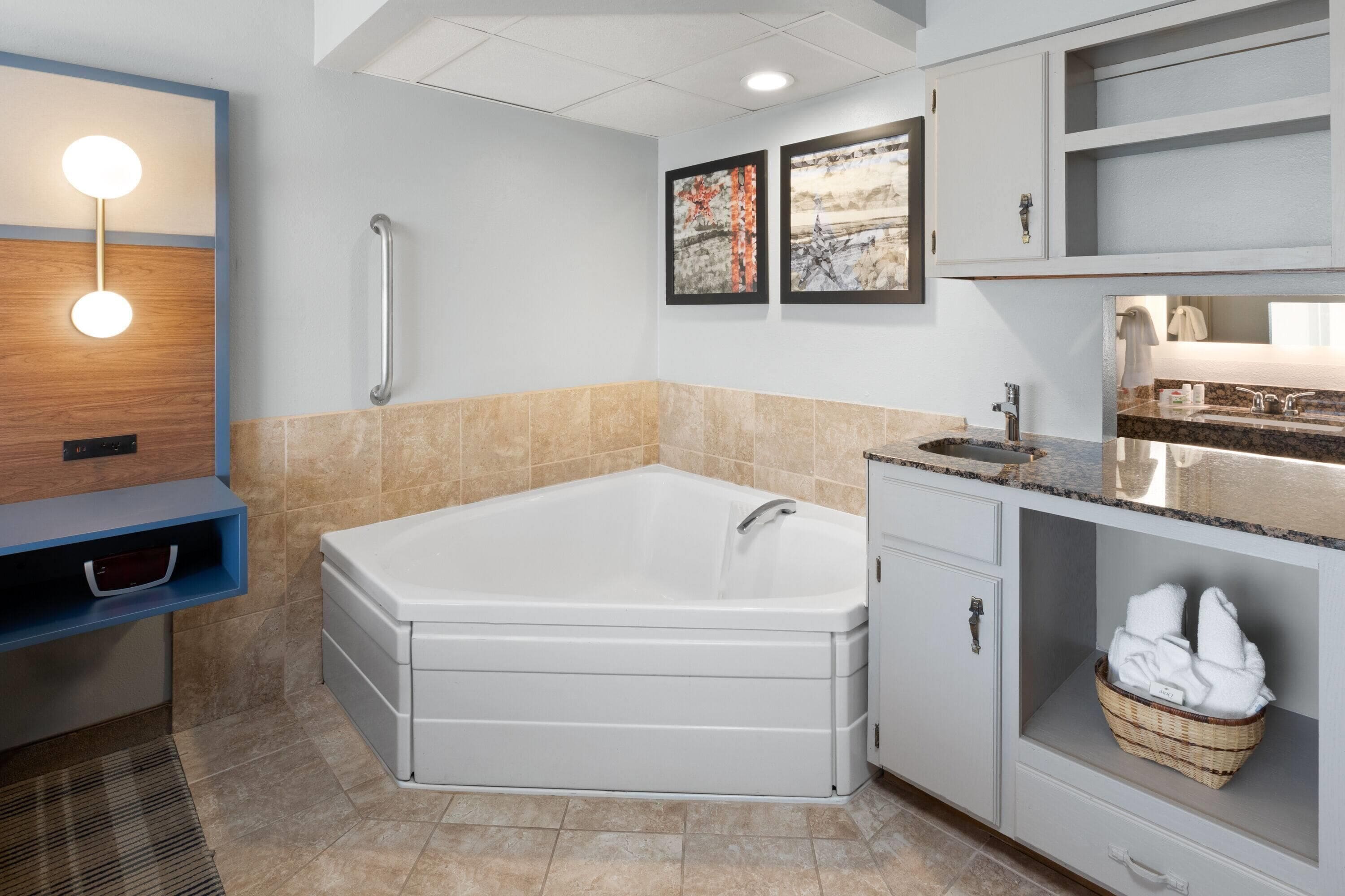 deluxe studio suite, 1 king bed, non smoking | jetted bathtub