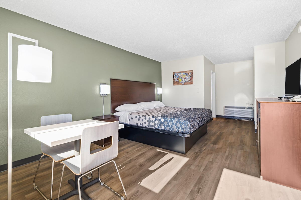 Habitación estándar | Cortinas blackout, tabla de planchar con plancha y wifi gratis