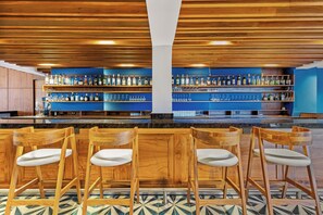 2 bars/lounges, rooftop bar, cocktail bar