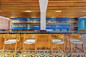 2 bars/lounges, rooftop bar, cocktail bar