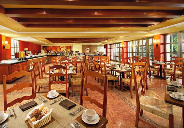 Breakfast served, local and international cuisine, al fresco dining