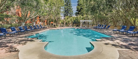 Indoor pool, 2 outdoor pools, pool umbrellas, pool loungers