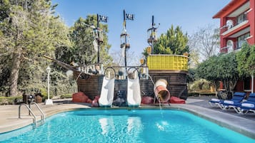 Indoor pool, 2 outdoor pools, pool umbrellas, pool loungers