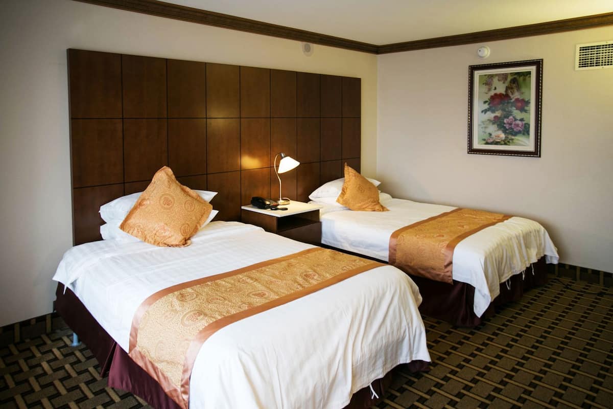 Allergikerbettwaren, Zimmersafe, Schreibtisch, Verdunkelungsvorhänge