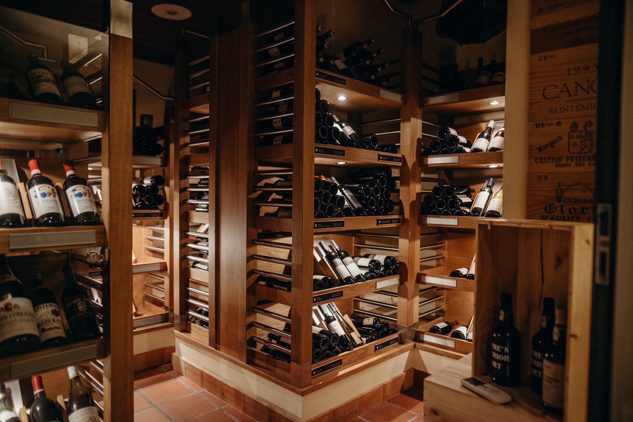 lunch, dinner, brunch served; garden views